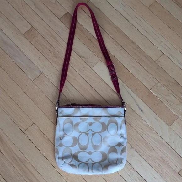 Coach Signature Canvas and Patent Leather Shoulder Bag K1394-29561E - Picture 2 of 15